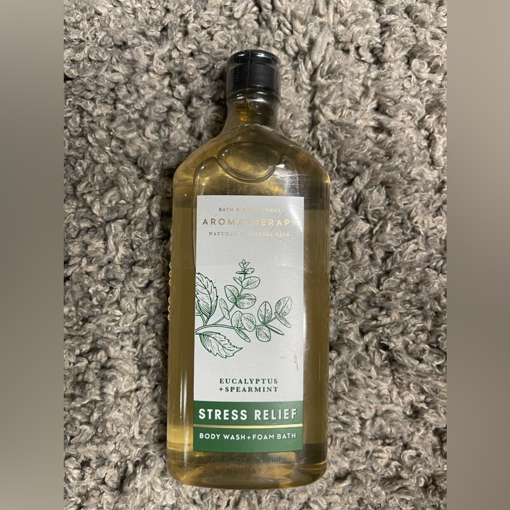 Bath & body work’s aromatherapy shower gel
